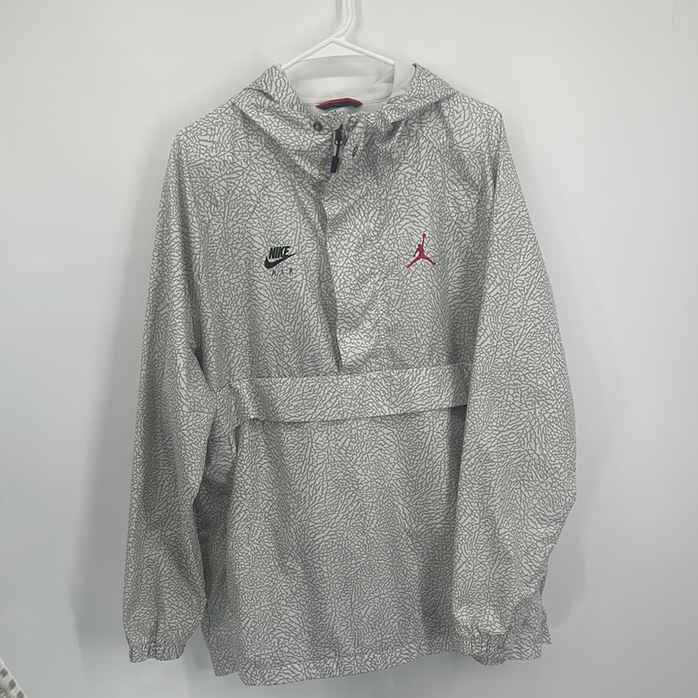 Nike Air Jordan QS Wings 1988 Anorak jacket size large
AJ0428-100 white gray